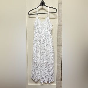 White, flower crochet dress with adjustable straps